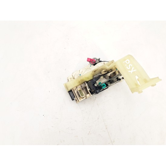 verrouillage de la porte arrière gauche par JEEP Compass (mk) 2.2 CRD Suv 5p/d/2143cc K68068353AC verrouillage de la porte arrière gauche par JEEP Compass (mk) 2.2 CRD Suv 5p/d/2143cc K68068353AC