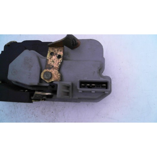 cerradura de la puerta trasera derecha. para PEUGEOT 306 1.6 SW 5p/b/1587cc (01>) cerradura de la puerta trasera derecha. para PEUGEOT 306 1.6 SW 5p/b/1587cc (01>)