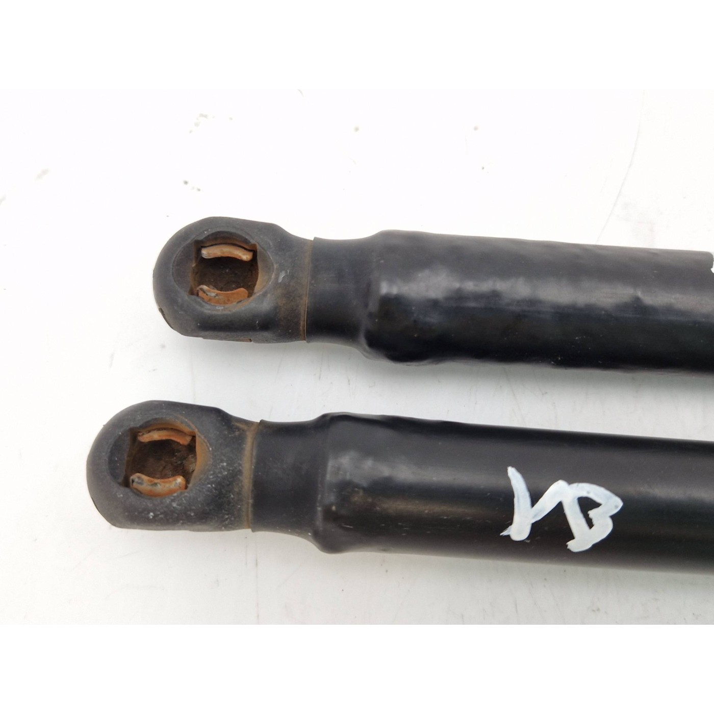rear hatch cushioning rod. rear hatch cushioning rod.