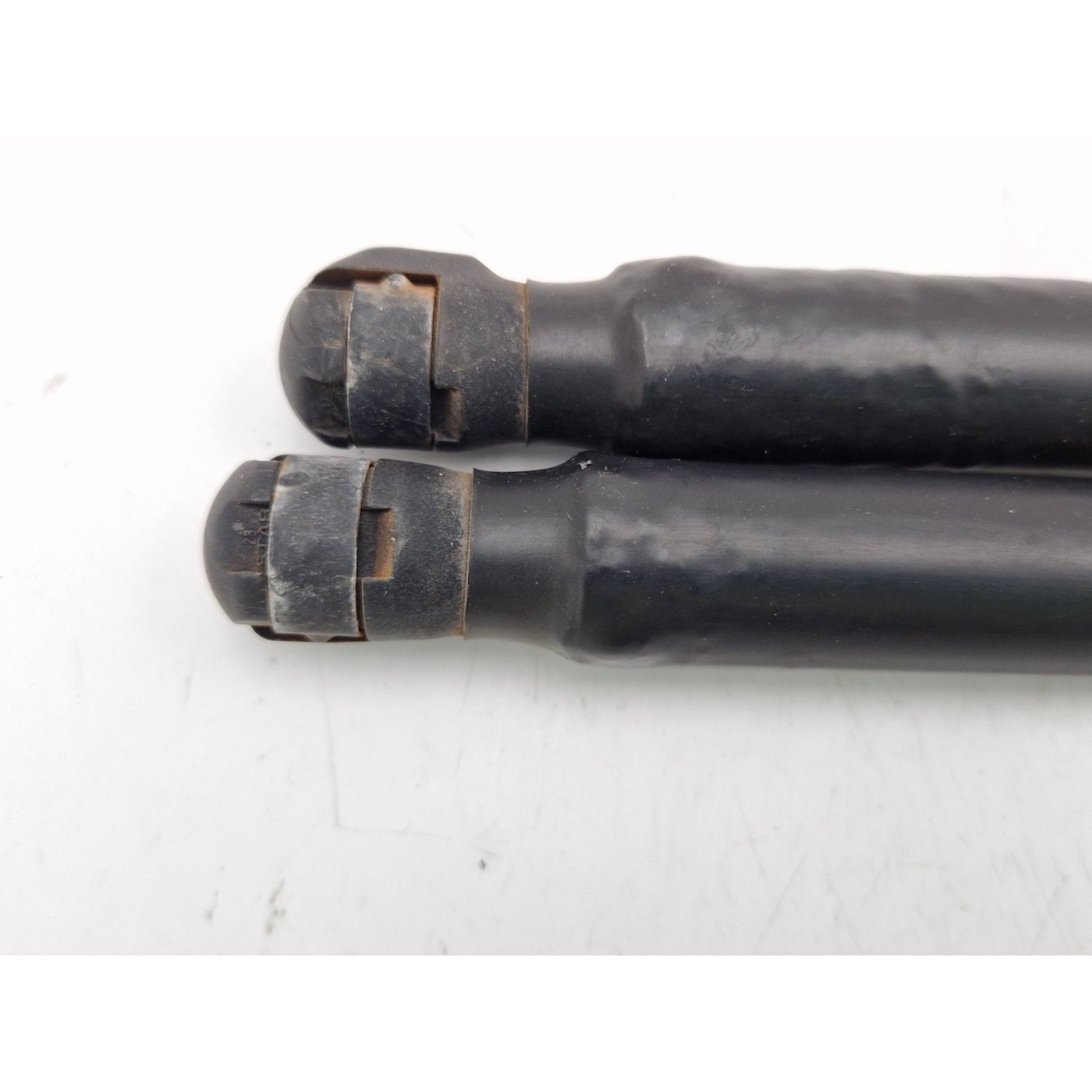 rear hatch cushioning rod. rear hatch cushioning rod.