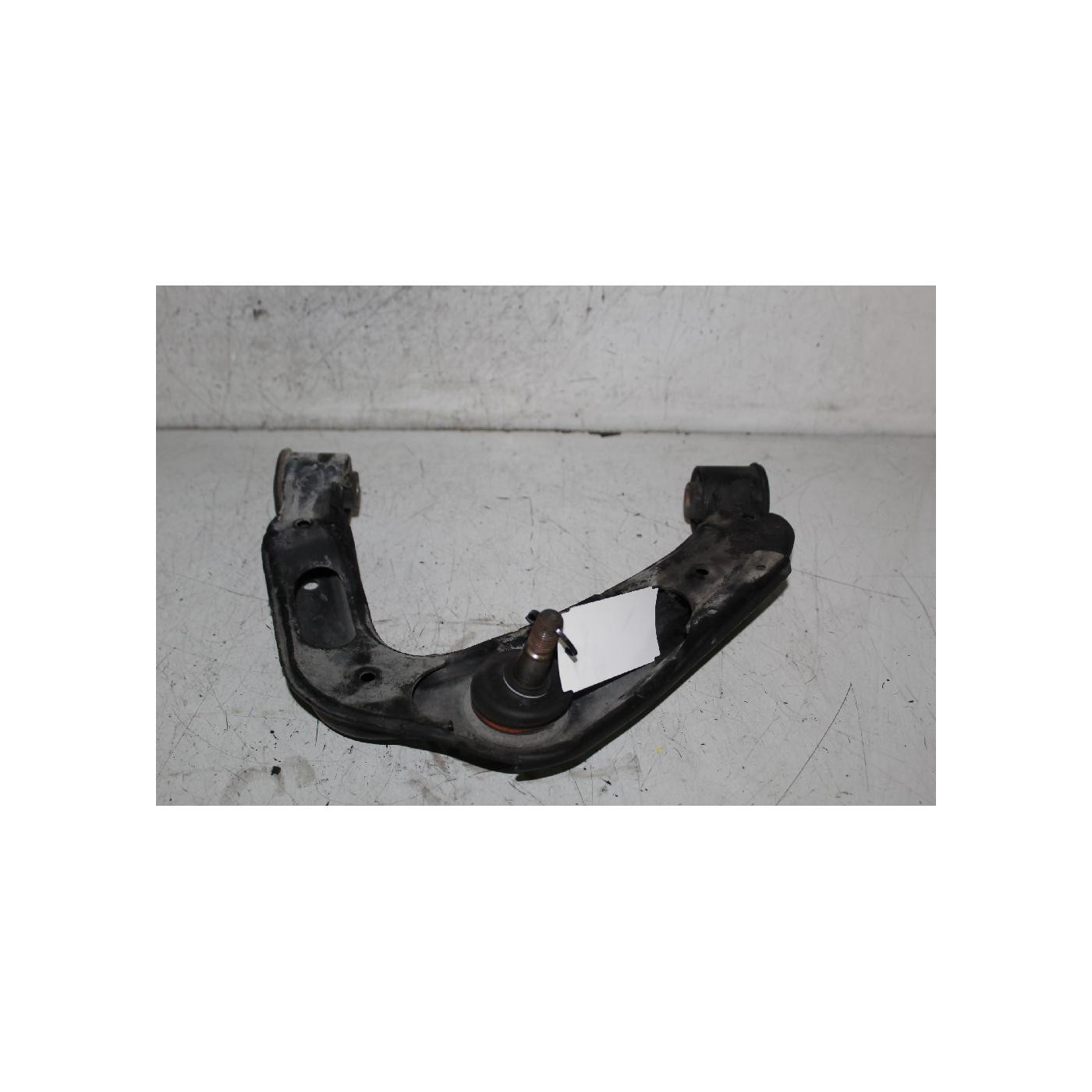 bras de suspension supérieur avant droit bras de suspension supérieur avant droit