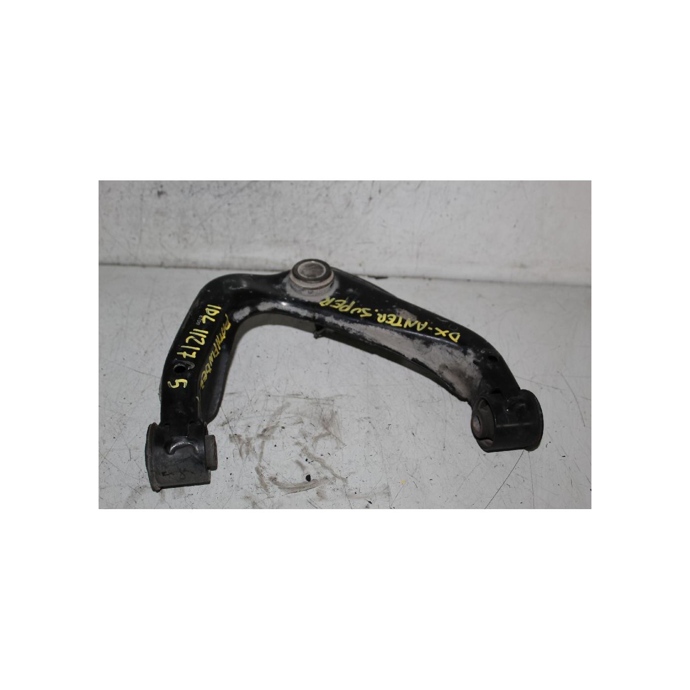 bras de suspension supérieur avant droit bras de suspension supérieur avant droit