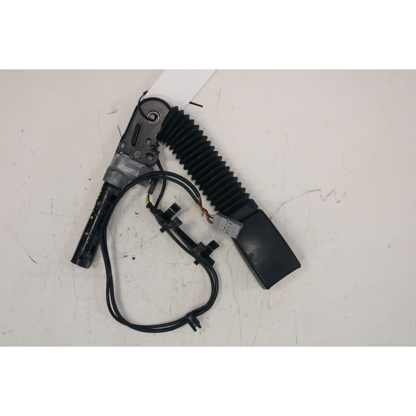 fixation de la ceinture de sécurité avant gauche fixation de la ceinture de sécurité avant gauche
