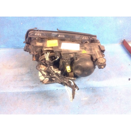 phare droit par BMW 3 (e46) 3.0 T.D. (330) Ber. 4p/d/2926cc. phare droit par BMW 3 (e46) 3.0 T.D. (330) Ber. 4p/d/2926cc.