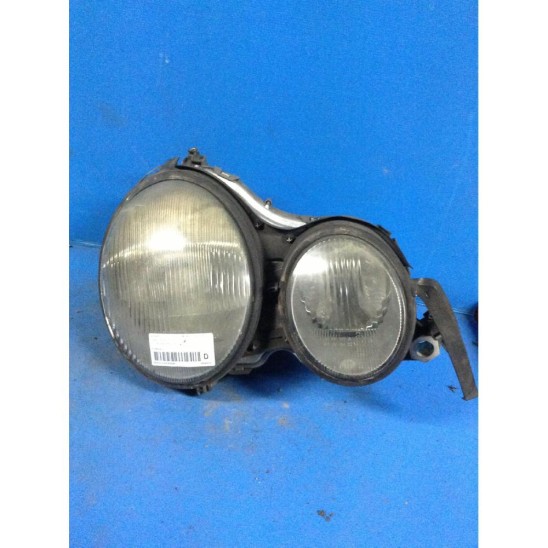 right front headlight for MERCEDES Clase E (w210) 2.0 Ber. 4p/b/1998cc. right front headlight for MERCEDES Clase E (w210) 2.0 Ber. 4p/b/1998cc.