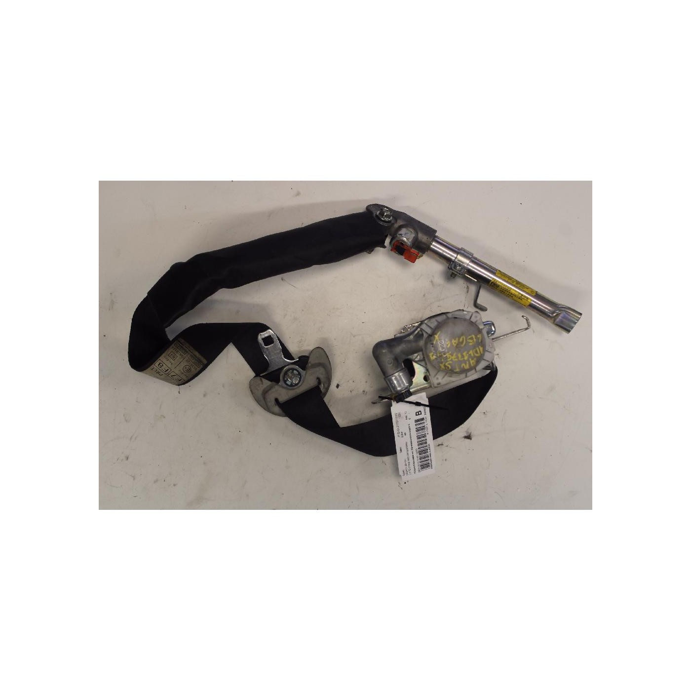 left front seat belt left front seat belt