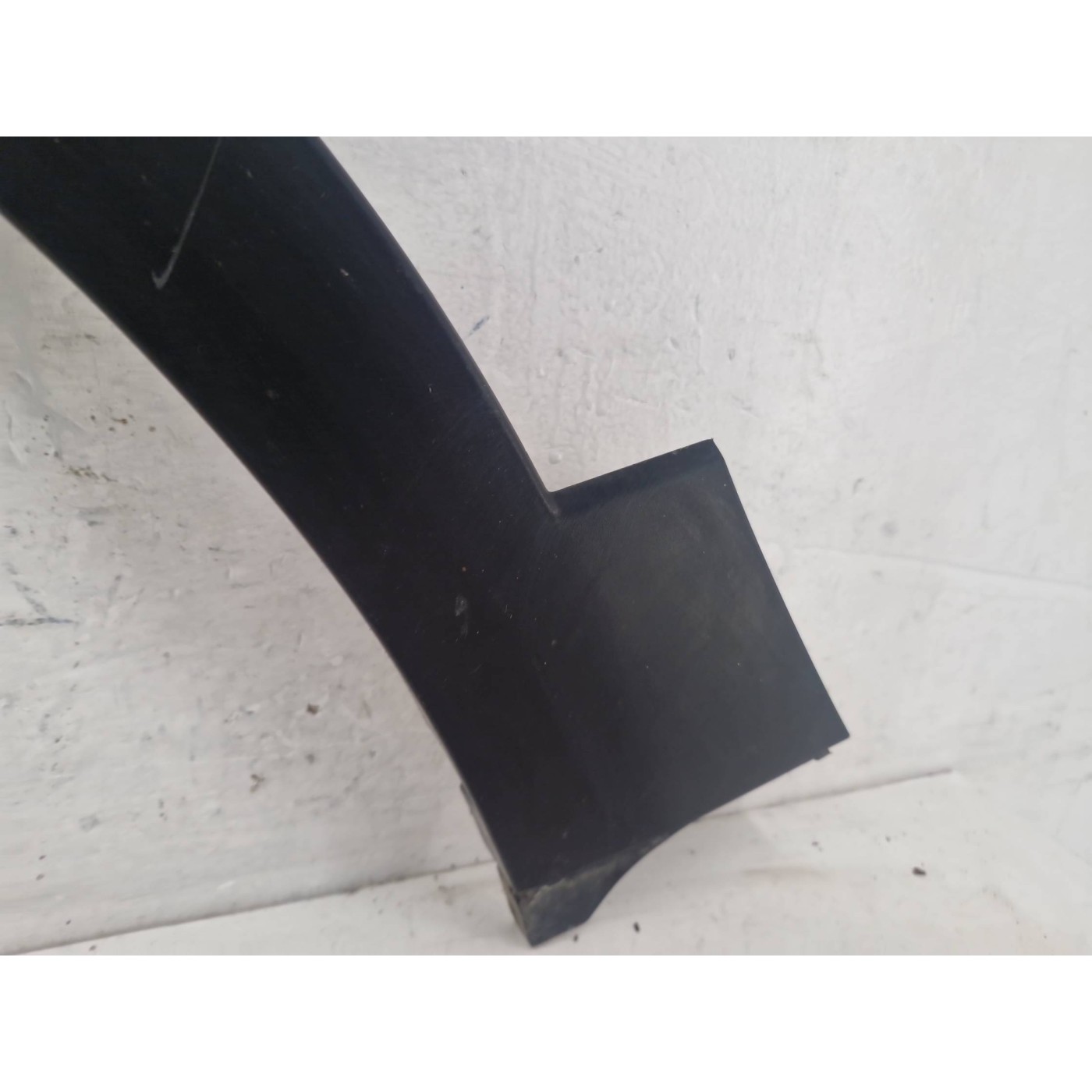 moldura del paso de rueda delantero izquierdo moldura del paso de rueda delantero izquierdo