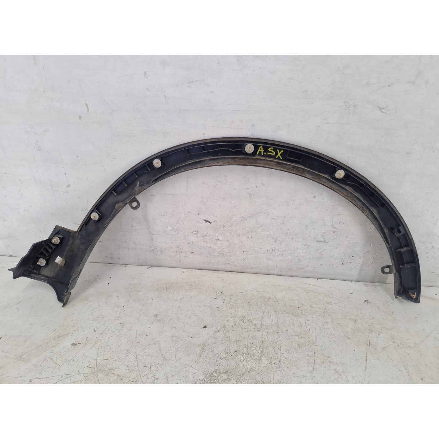 moldura del paso de rueda delantero izquierdo moldura del paso de rueda delantero izquierdo