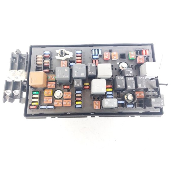 scatola porta fusibili per OPEL Insignia (68-69) 13275882 scatola porta fusibili per OPEL Insignia (68-69) 13275882