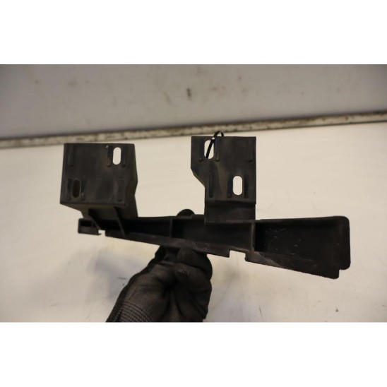 supporto faro sinistro for AUDI Q7 (4lb) 3.0 V6 TDI (171kw) 4WD SUV 5p/d/2967cc 4L0807333
