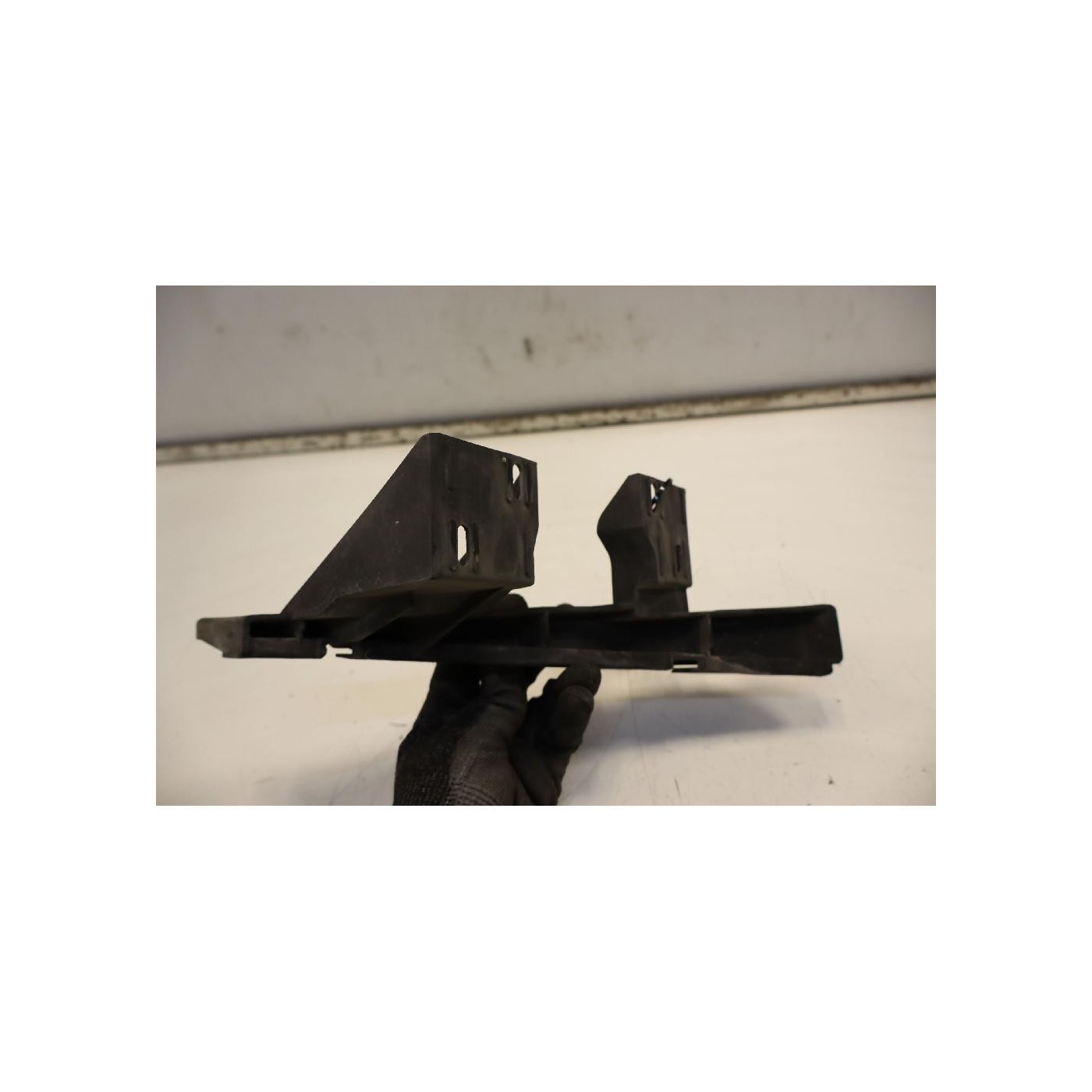 supporto faro sinistro supporto faro sinistro