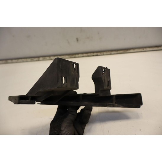 supporto faro sinistro for AUDI Q7 (4lb) 3.0 V6 TDI (171kw) 4WD SUV 5p/d/2967cc 4L0807333
