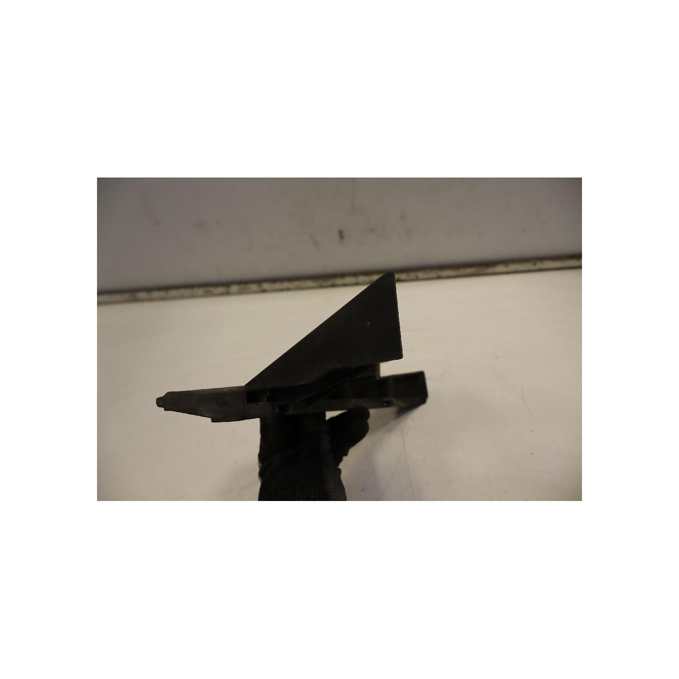 supporto faro sinistro supporto faro sinistro
