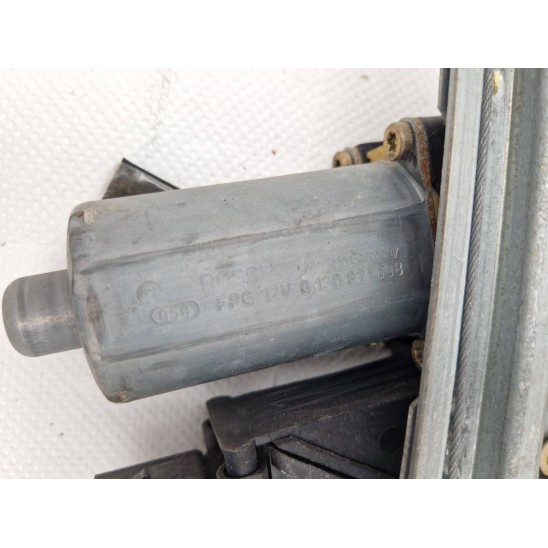alzacristallo elettrico porta posteriore con motorino destro per MERCEDES-BENZ Classe C (w/s202) 180 Ber. 4p/b/1799cc (97>) 0130821698 alzacristallo elettrico porta posteriore con motorino destro per MERCEDES-BENZ Classe C (w/s202) 180 Ber. 4p/b/1799cc (97>) 0130821698