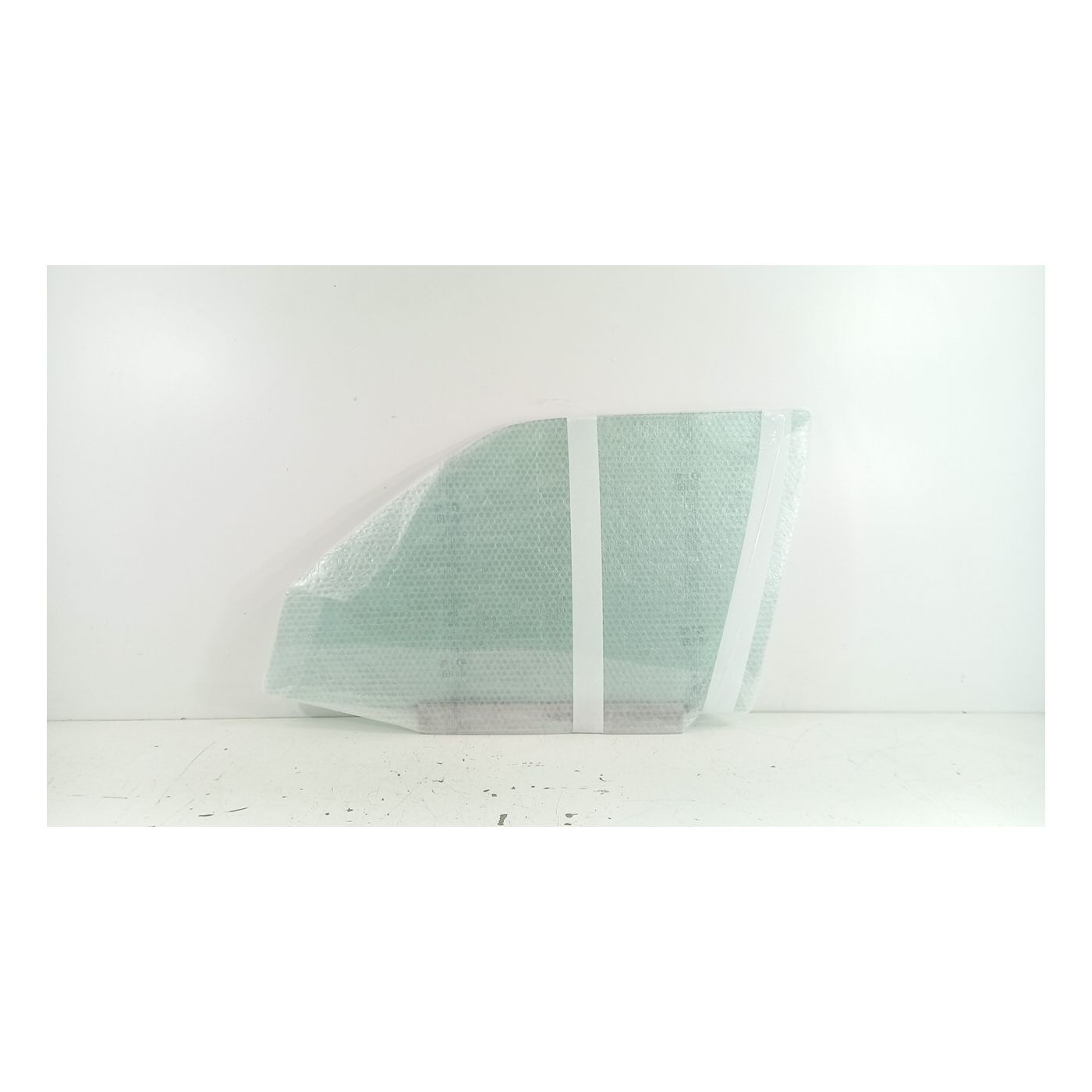 Descending Crystal Glass Front Left Door Descending Crystal Glass Front Left Door