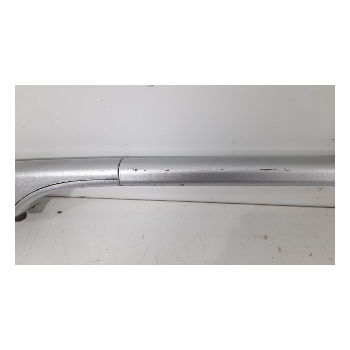 Left -handed bar left Left -handed bar left