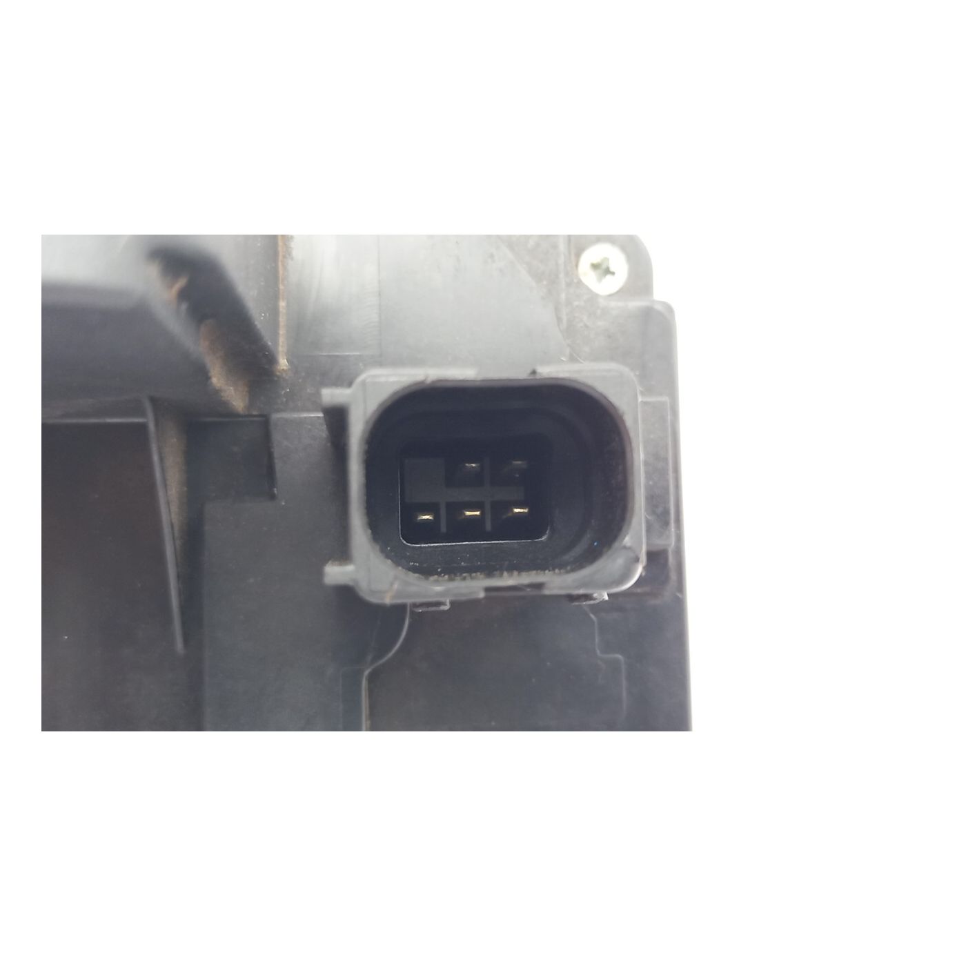 Serrure de porte arrière gauche Serrure de porte arrière gauche